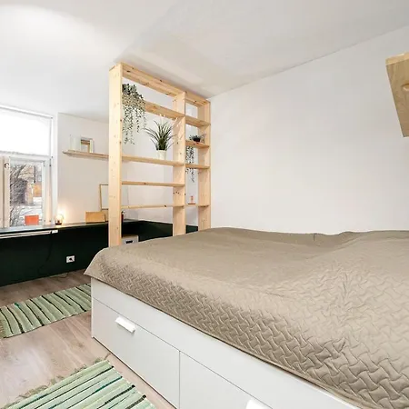 Cozy With Free Parking In The Centre Apartment
