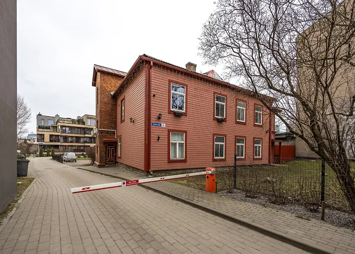 Cozy With Free Parking In The Centre *