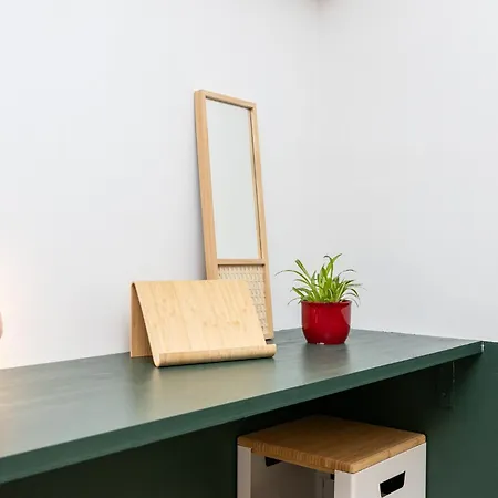 Cozy With Free Parking In The Centre Apartment